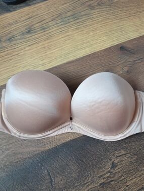 Victoria Secret  Very Sexy Nude Strapless Smooth Push-Up Bra